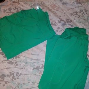Cherokee infinity scrub set size small- green